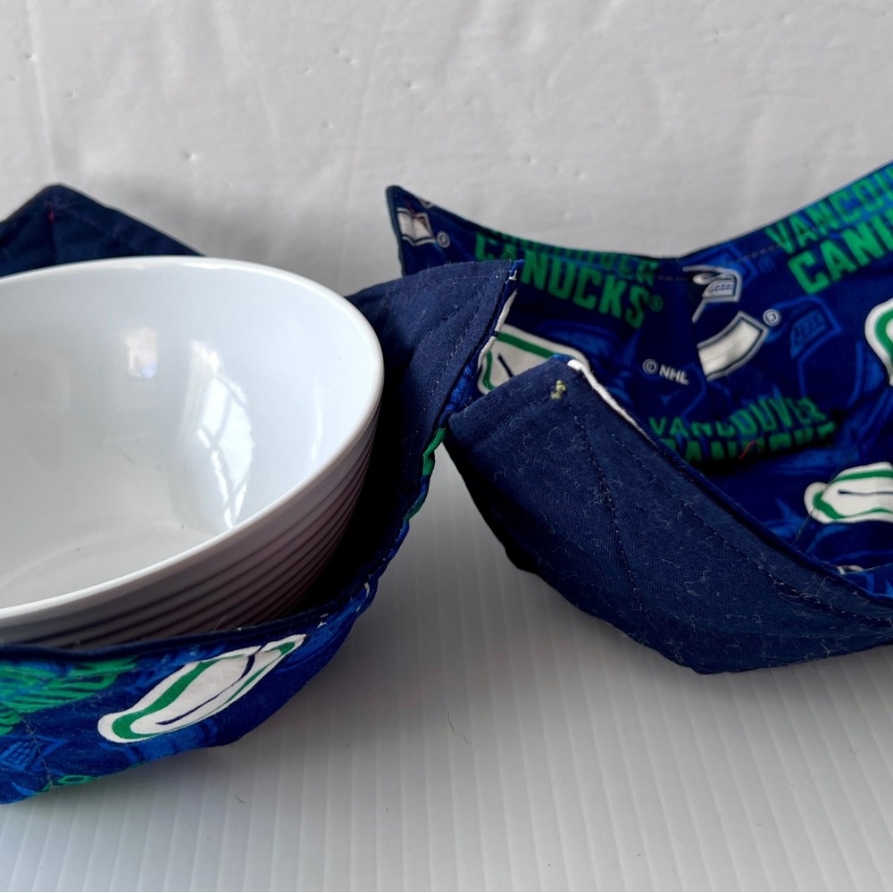 Hockey Team Bowl Cozy - Vancouver Canucks